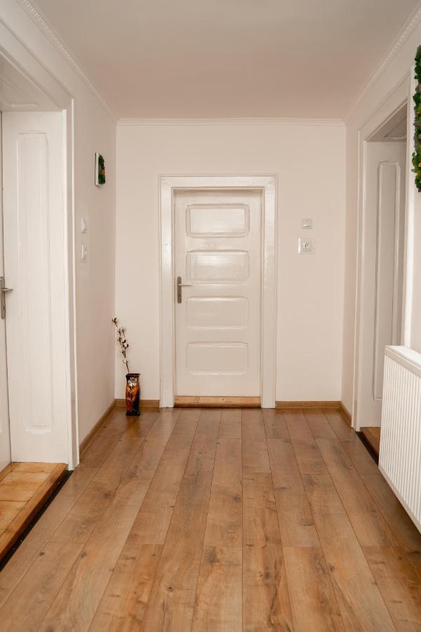 Apartament Panoramic La Casa In Comuna Răşinari Kültér fotó